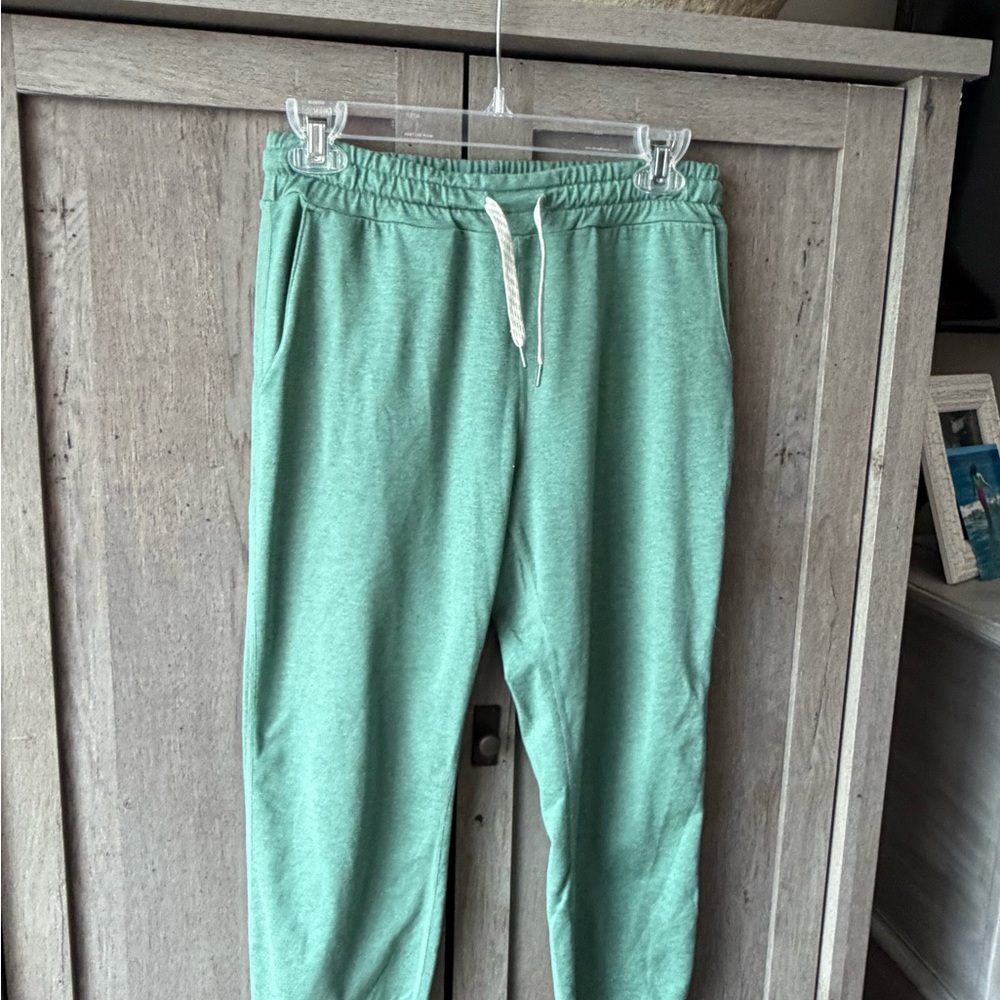 Vuori Light Green Women's Jogger Sweatpants